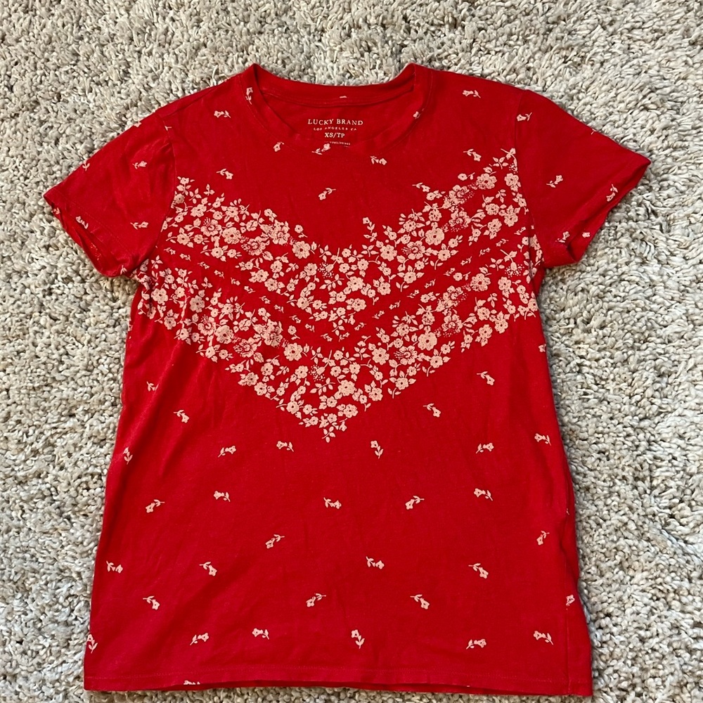 Lucky Brand Red and Cream Floral Tee, Size XS, EUC